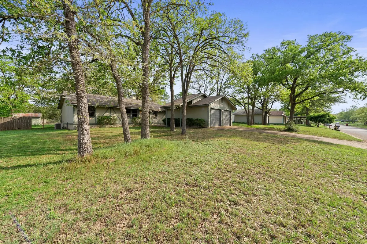 147 Live Oak DR, Cedar Creek, TX 78612