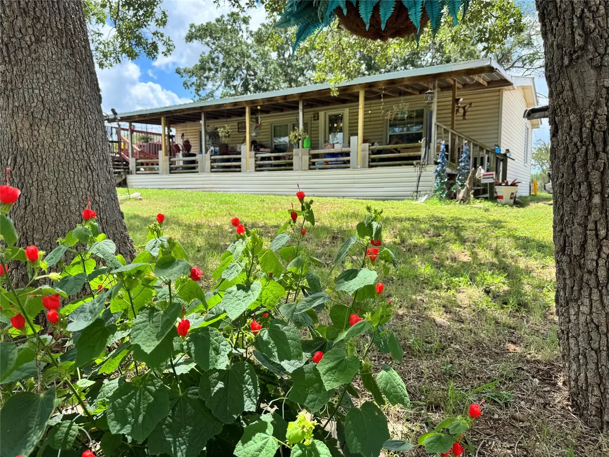 564 Riddle RD, Cedar Creek, TX 78612