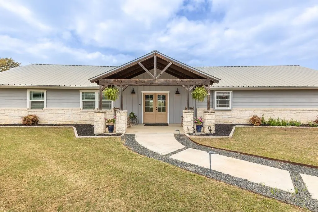 579 Triple S TRL, Johnson City, TX 78636