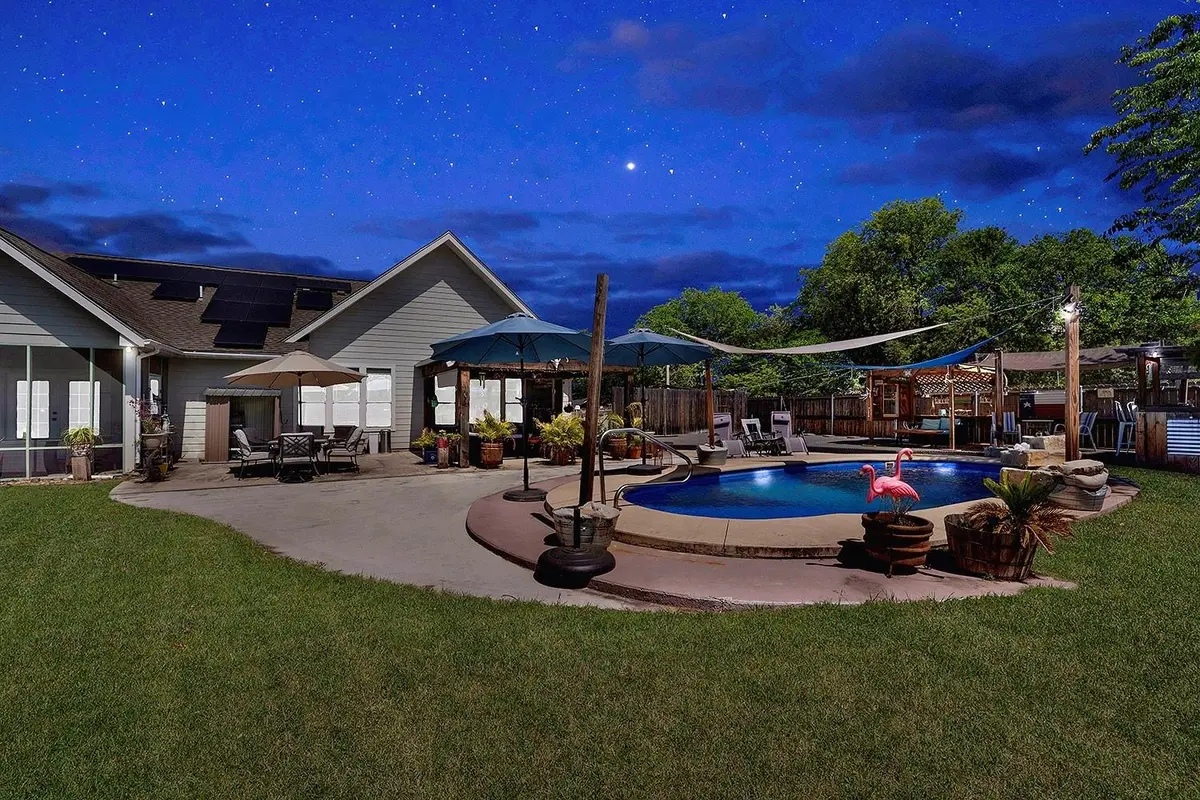 884 E Torrey ST, New Braunfels, TX 78130