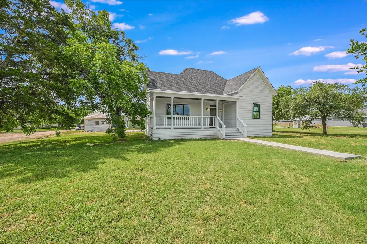 1104 E Salty ST, Thorndale, TX 76577