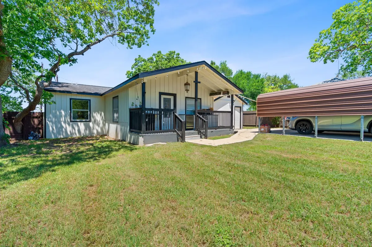 222 High Grove RD, Cedar Creek, TX 78612