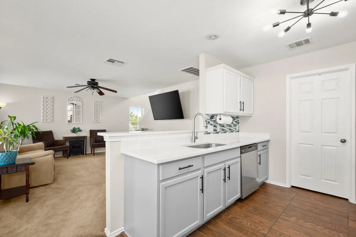 216 Sweet Leaf LN, Pflugerville, TX 78660