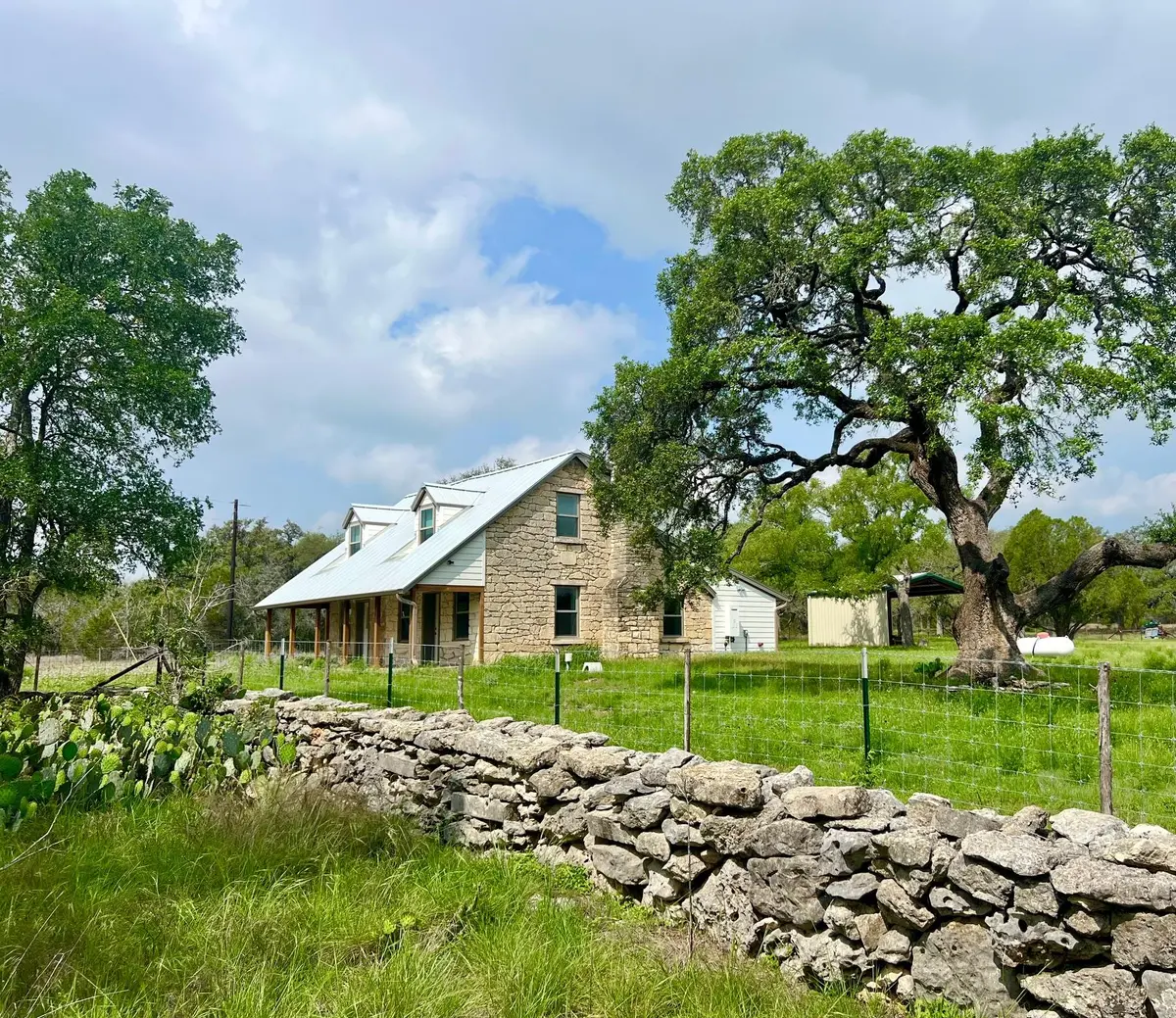 1366 Narrows RD, Blanco, TX 78606