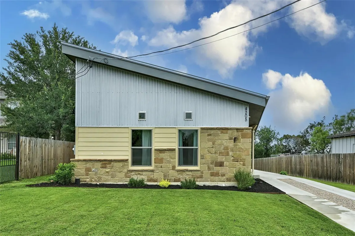 4305 Oak Park DR, Cottonwood Shores, TX 78657