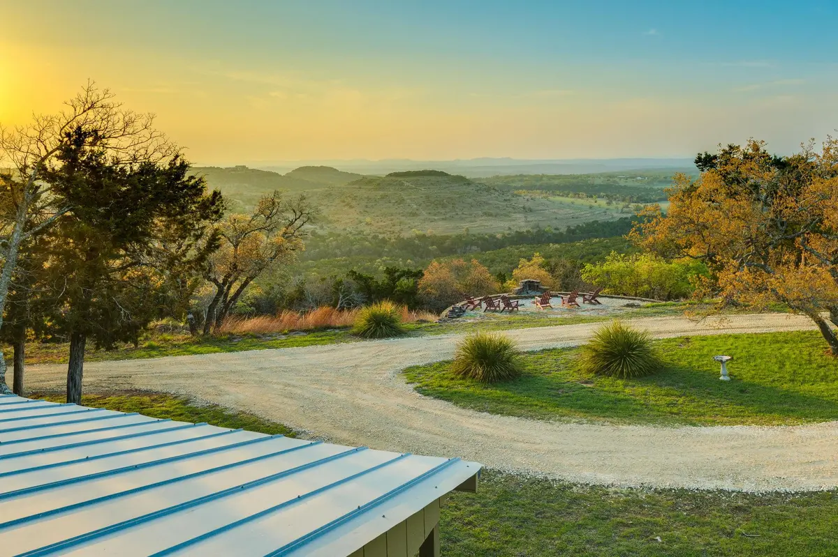 281 Kloster LN, Blanco, TX 78606