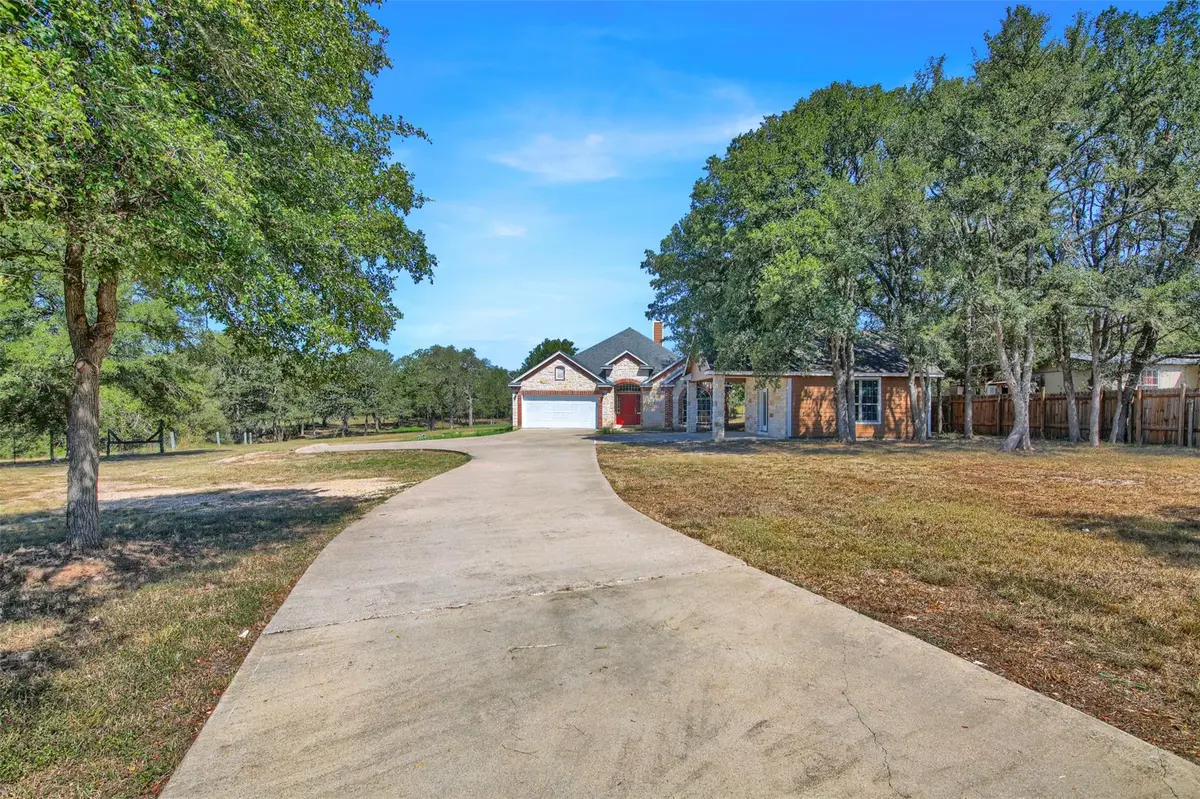 230 Heritage Oaks DR, Cedar Creek, TX 78612