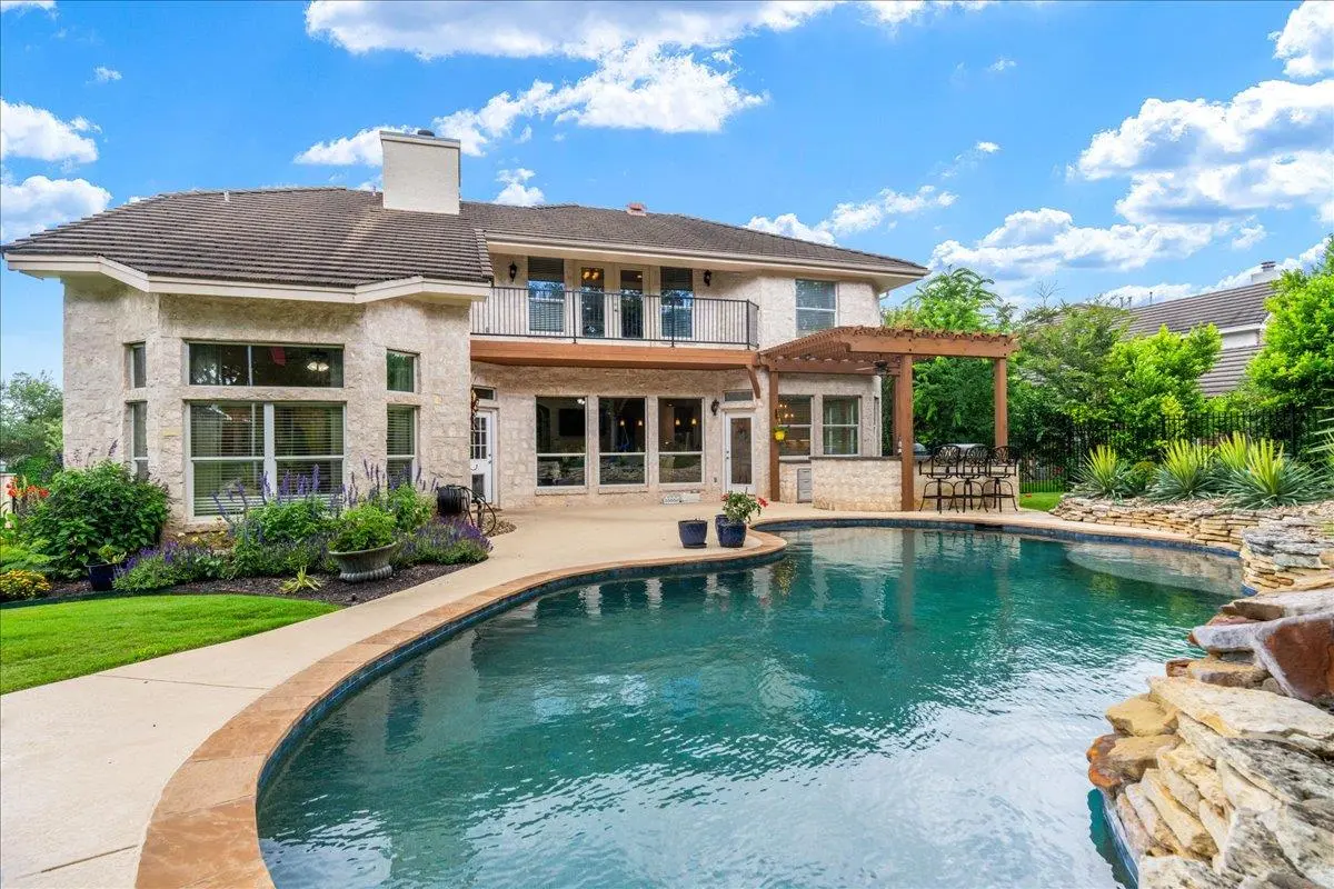 58 Cottondale RD, The Hills, TX 78738