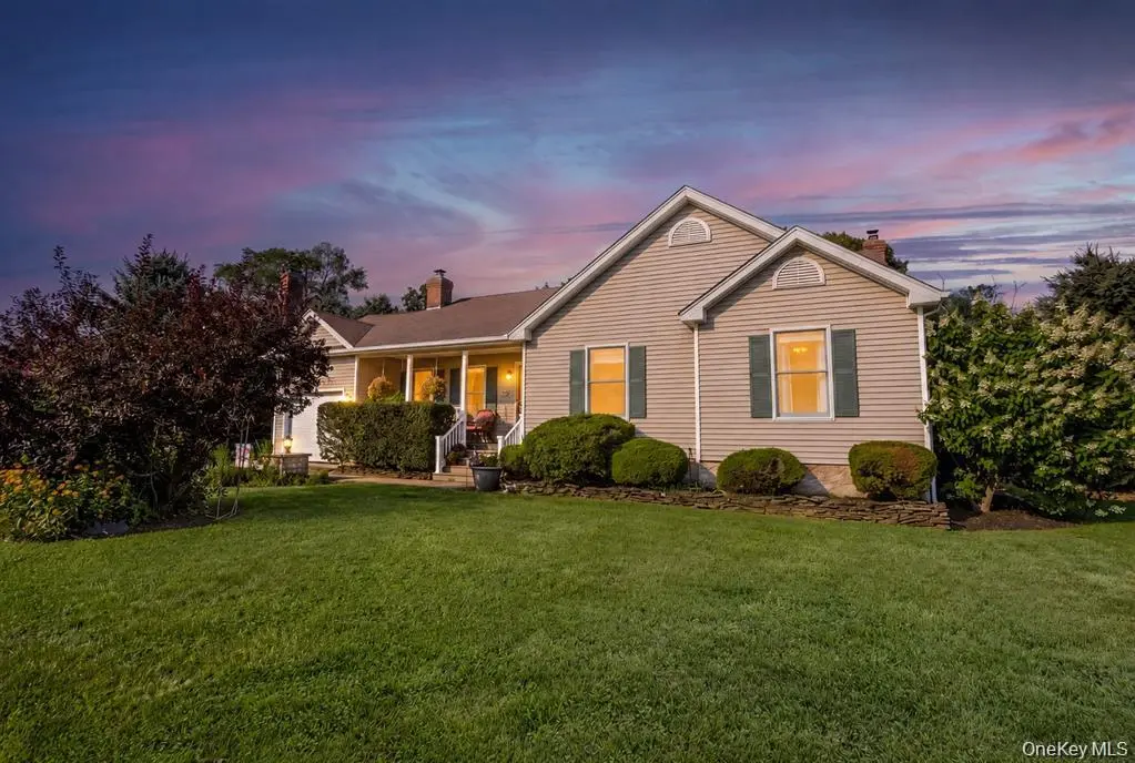 2200 Aldrich LN, Laurel, NY 11948