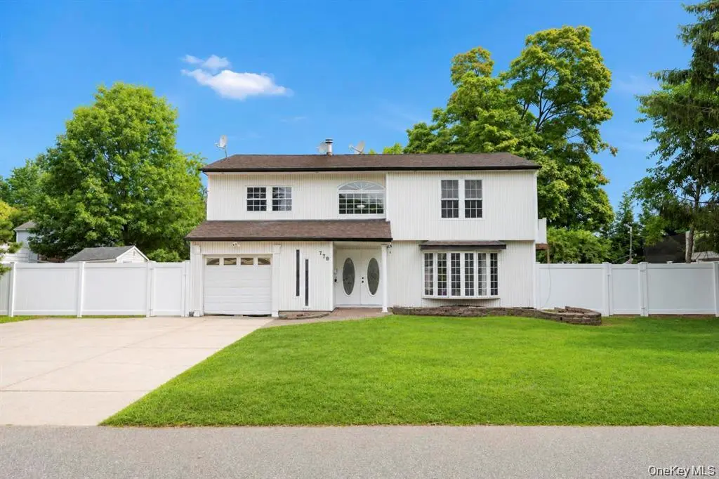 779 Peconic AVE, West Babylon, NY 11704