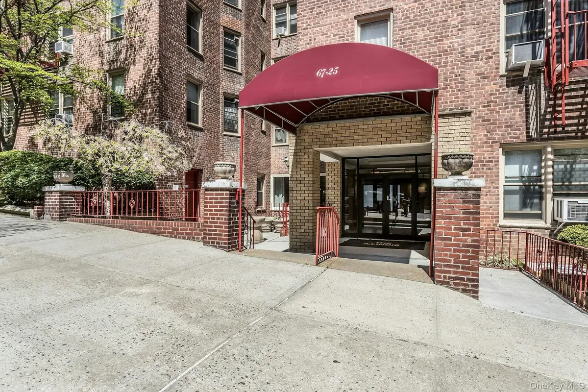 67-25 Clyde ST #1G, Forest Hills, NY 11375