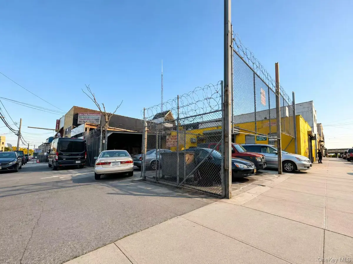 49-04 25th Ave, Woodside, NY 11377