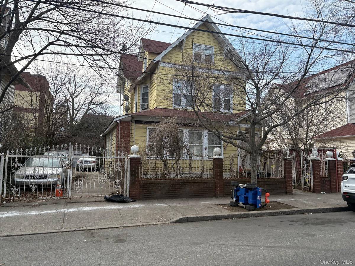 9022 138th ST, Jamaica, NY 11435