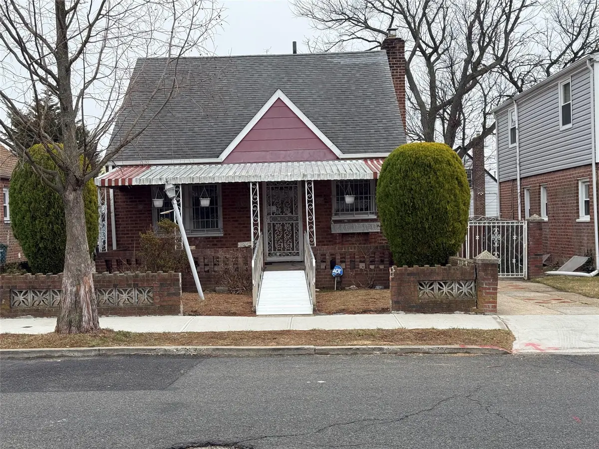 120-47 228 ST, Cambria Heights, NY 11411