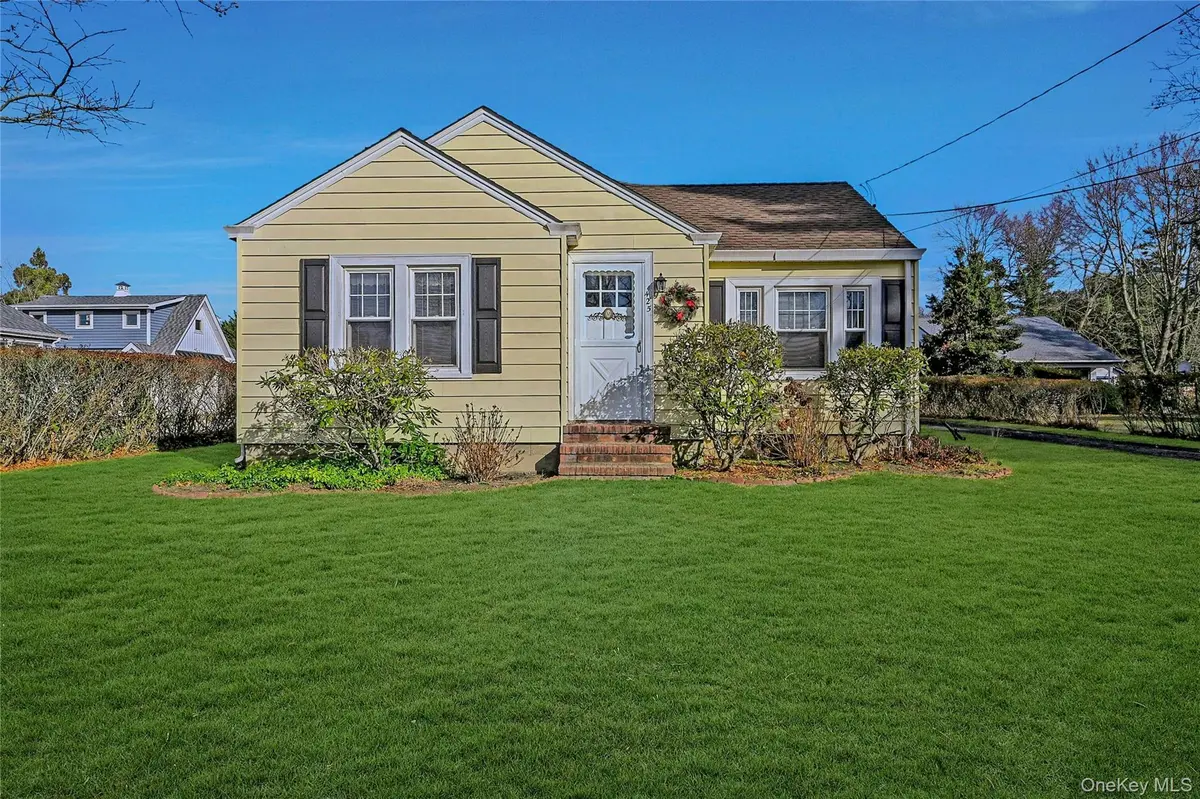 425 Old Shipyard LN, Southold, NY 11971