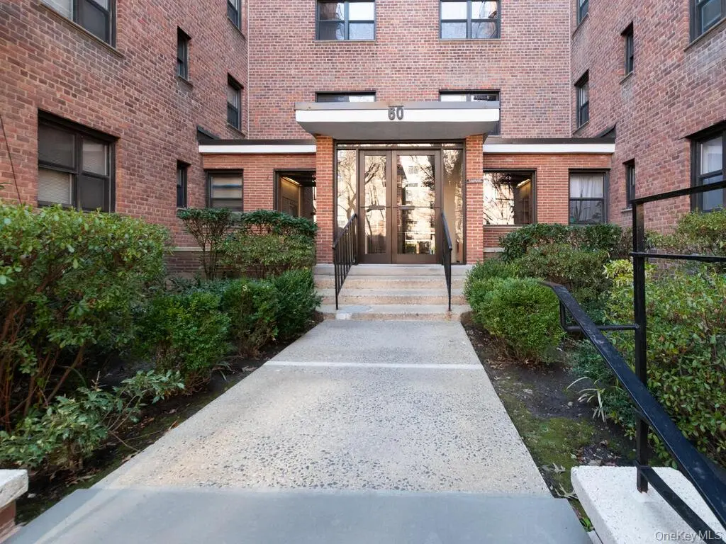 60 White Oak ST #2-H, New Rochelle, NY 10801