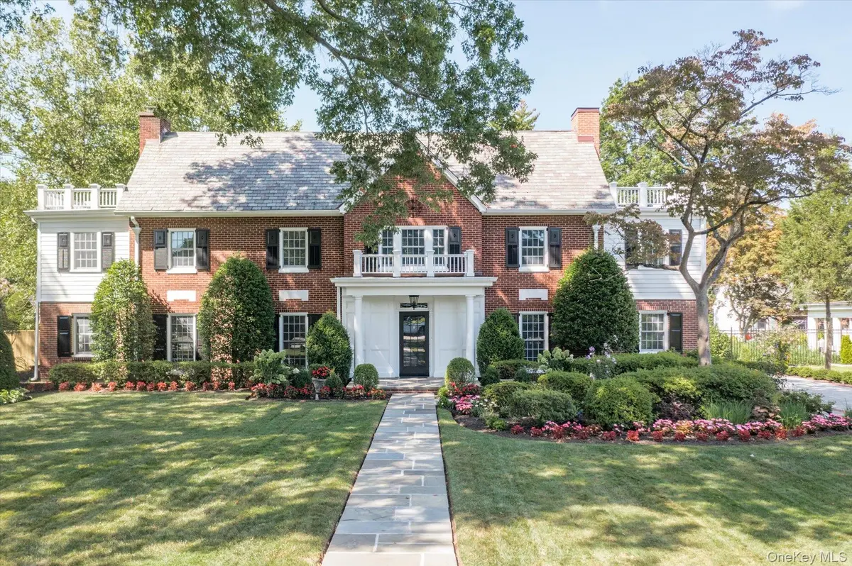 67 3rd ST, Garden City, NY 11530