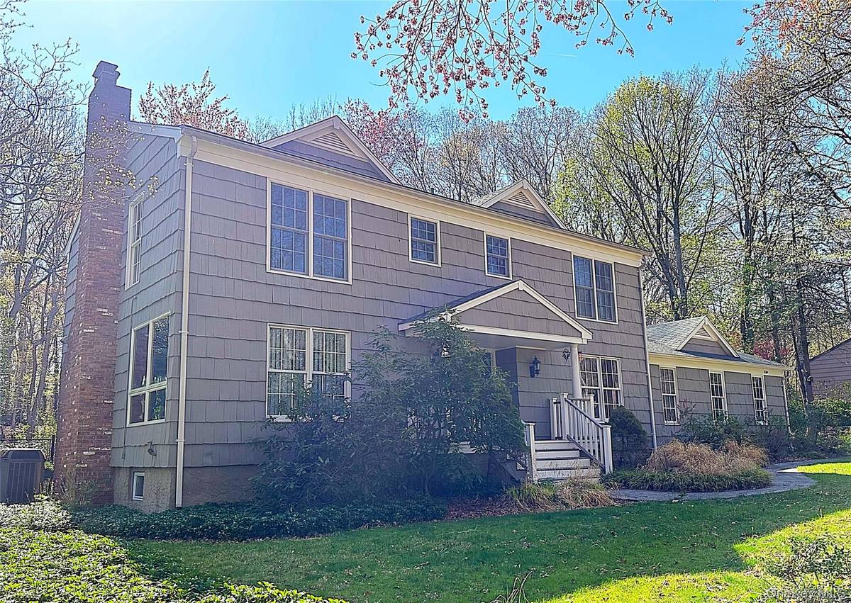 39 Cliff RD, Port Jefferson, NY 11777