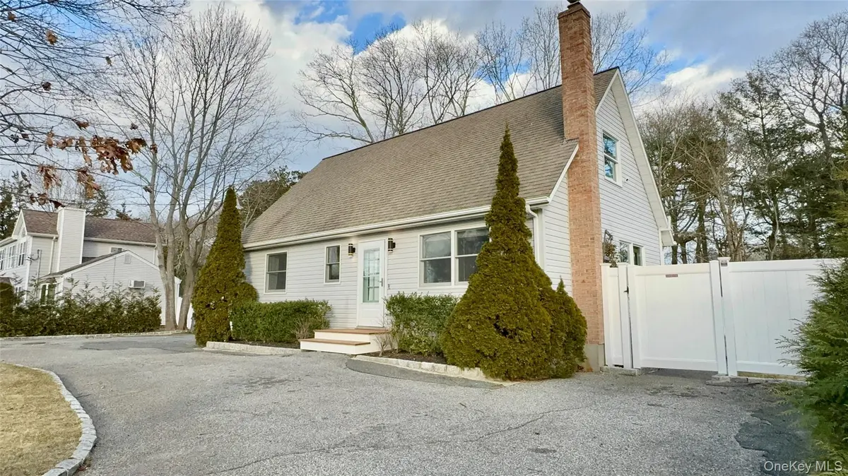 4 N Westbury RD, Hampton Bays, NY 11946