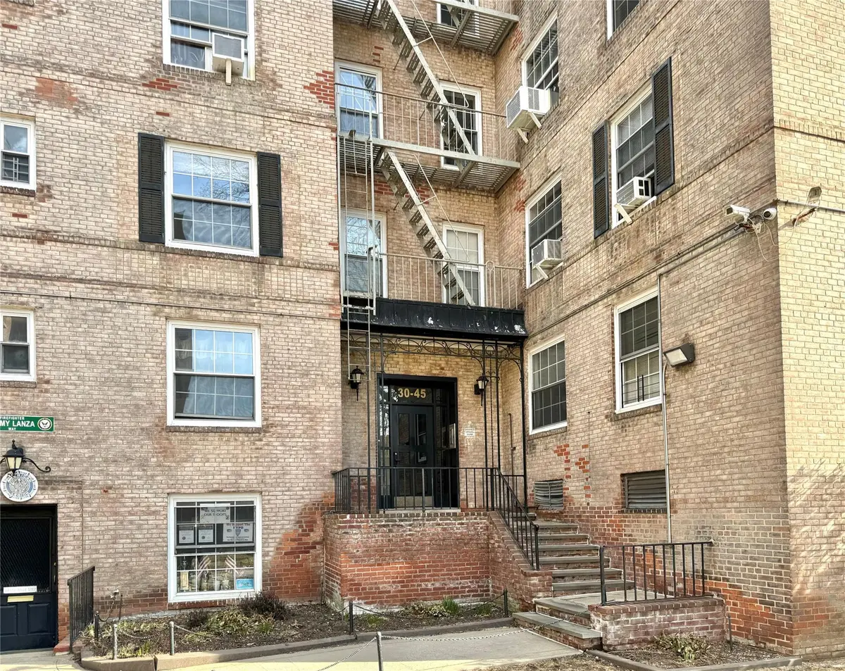 3045 Hobart ST #4H, Woodside, NY 11377