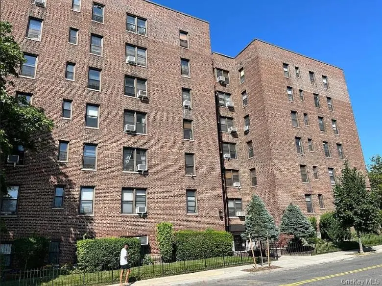 84-23 Manton ST #4A, Briarwood, NY 11435
