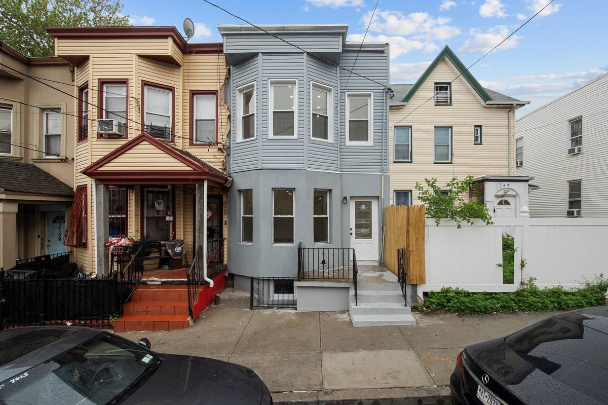 3763 Barnes AVE, Bronx, NY 10467