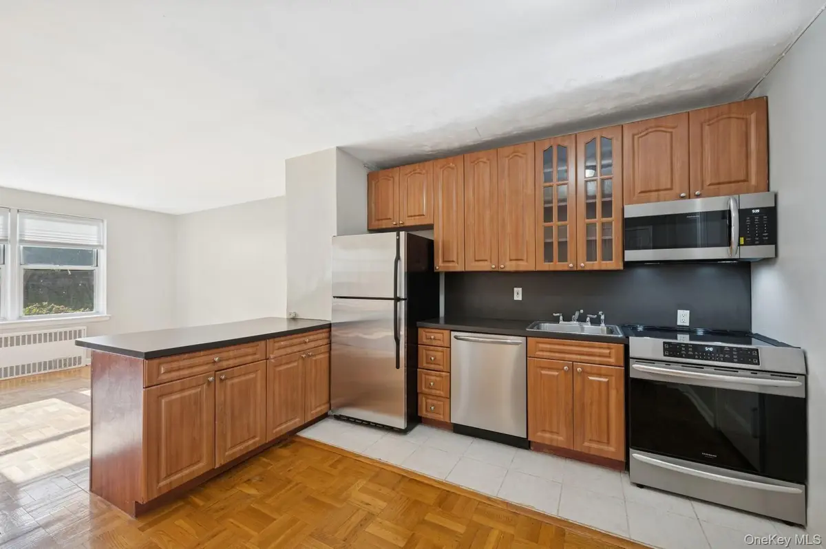 162-21 Powells Cove BLVD #1M, Beechhurst, NY 11357
