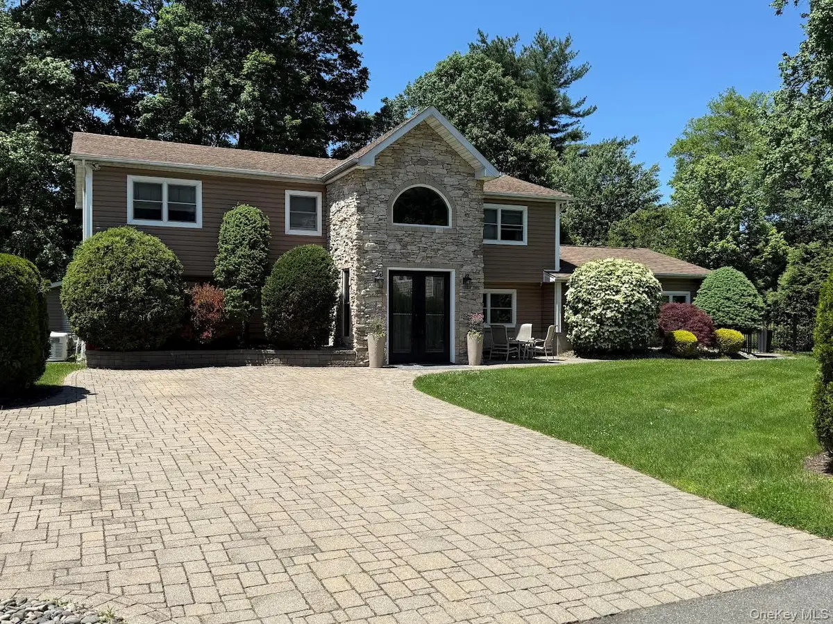 15 Spruce CT, Nanuet, NY 10954