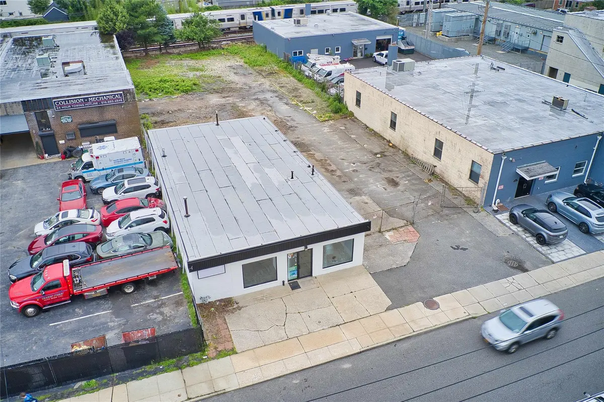 88 S Bayles AVE, Port Washington, NY 11050