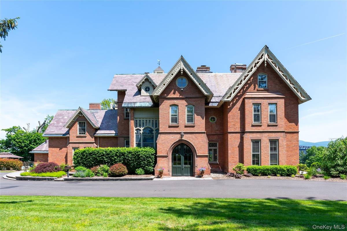 560 Grand AVE, Balmville, NY 12550
