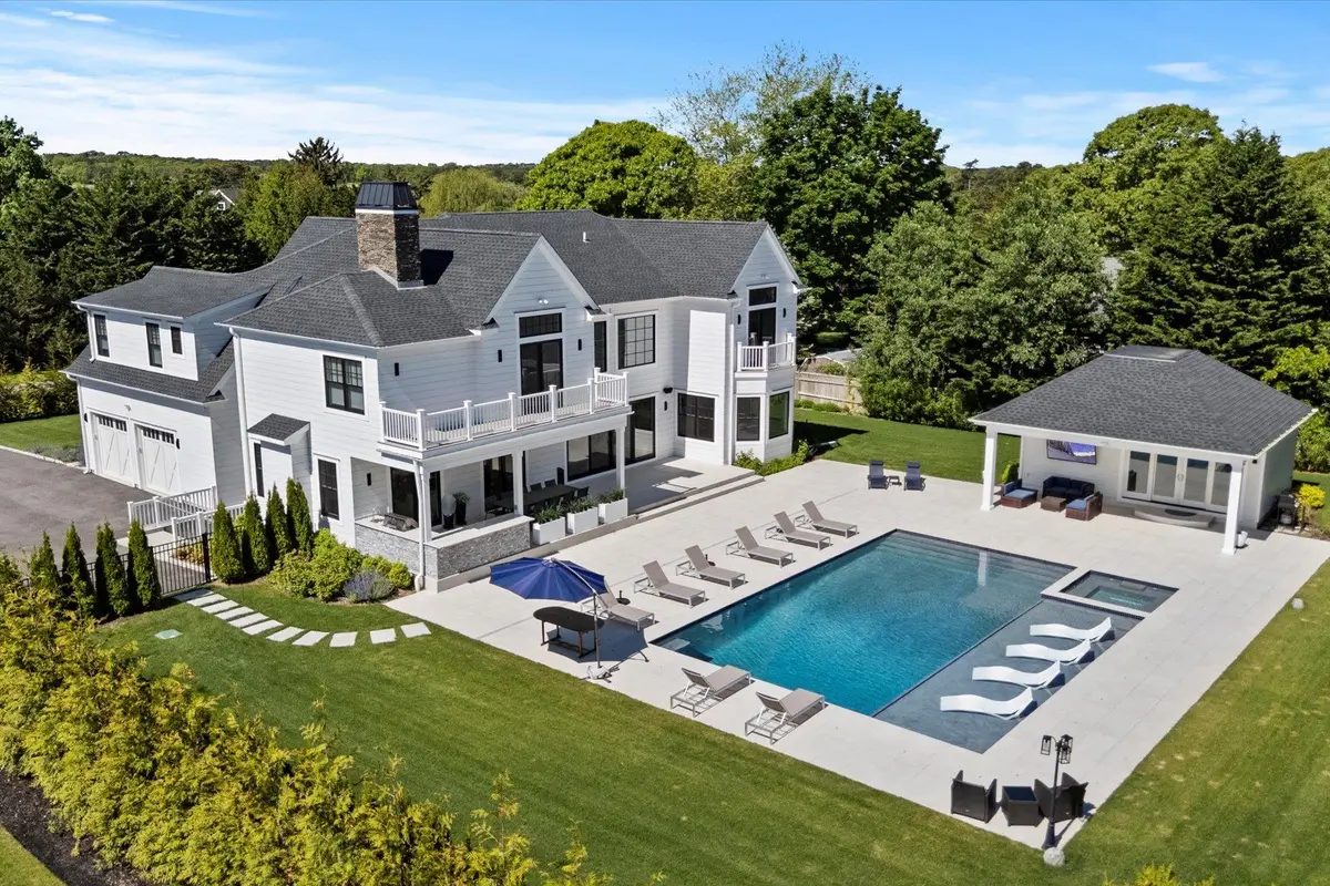 58 Country Club DR, Southampton, NY 11968