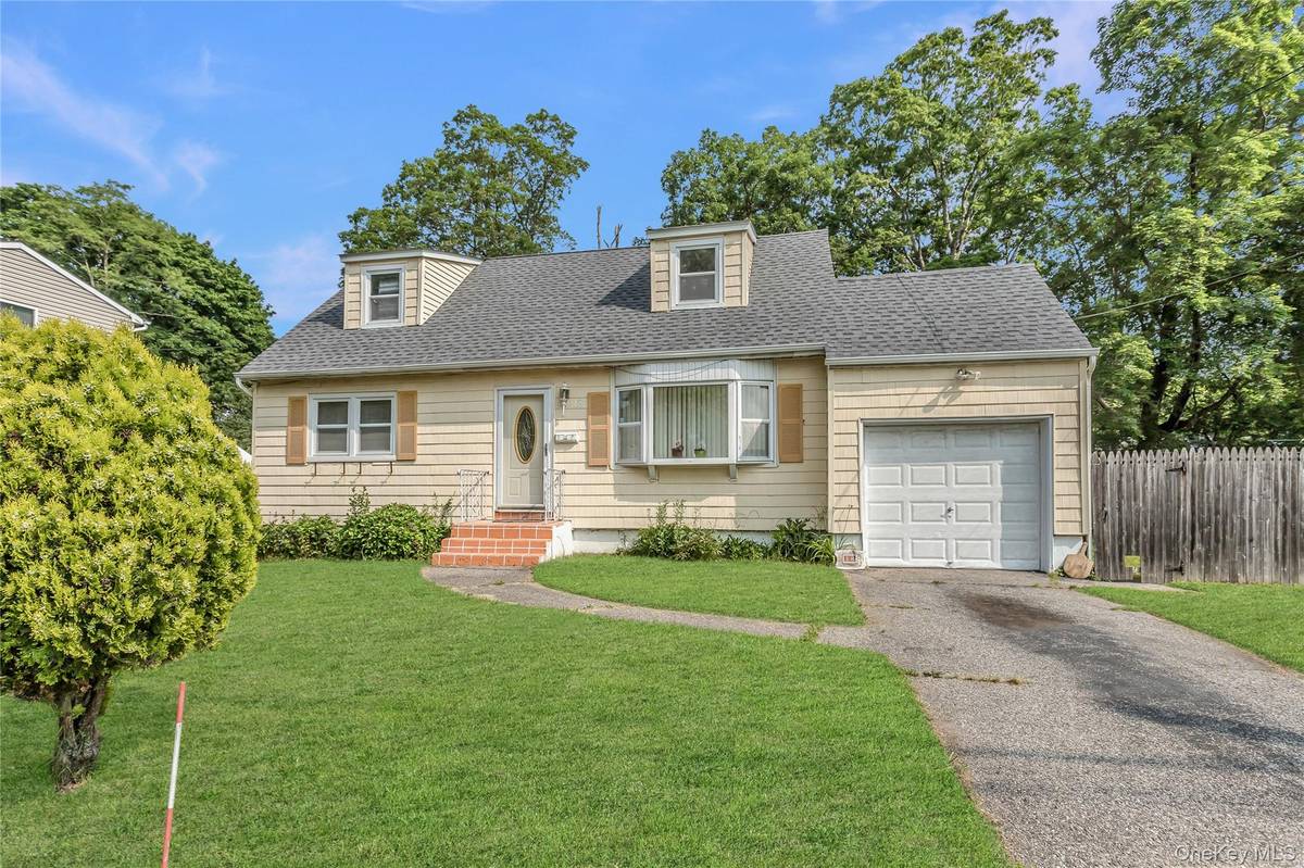 18 Hilliard AVE, Central Islip, NY 11722