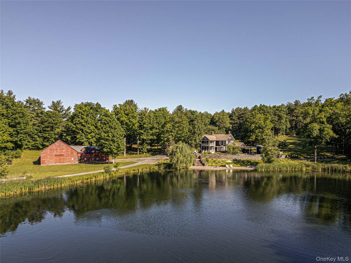 88 Mac Brown RD, Claverack, NY 12513
