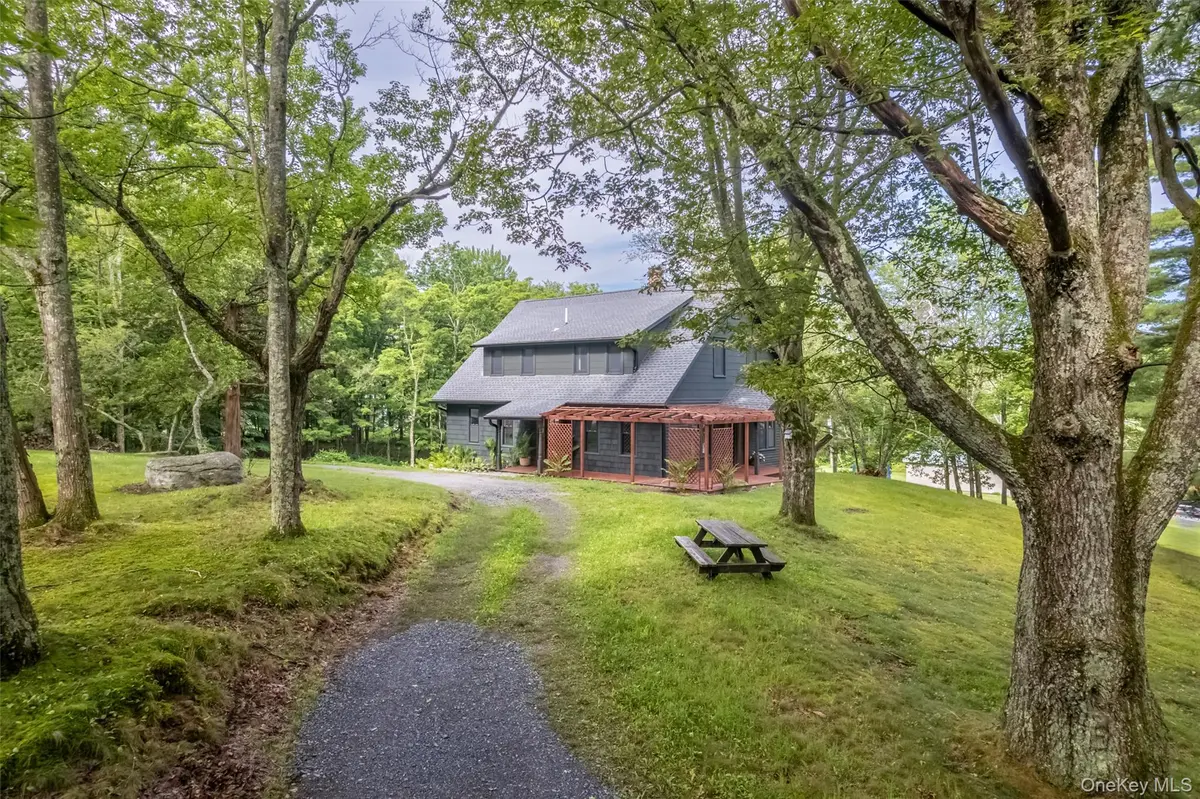 405 Vista Maria Road, Cragsmoor, NY 12420