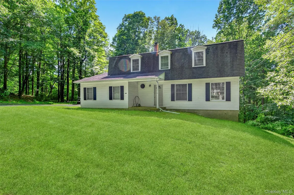 300 Estrada RD, Central Valley, NY 10917