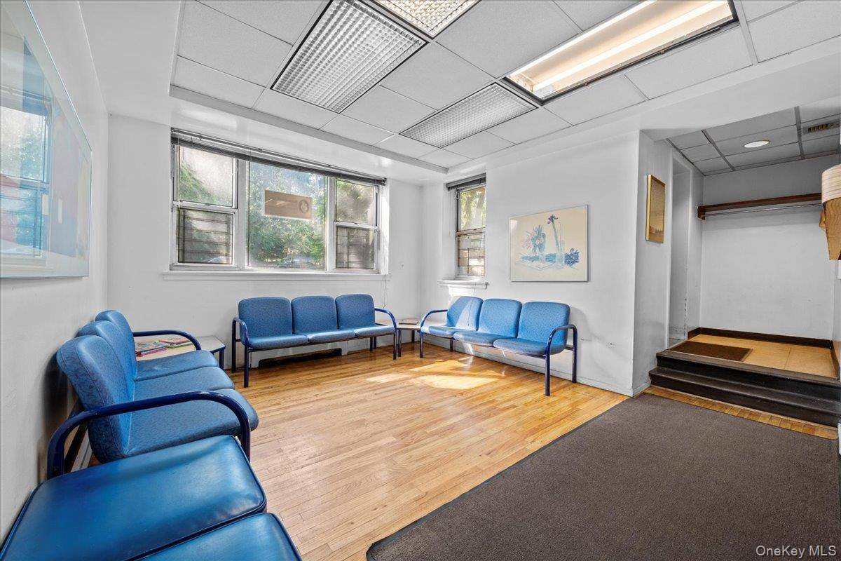 2711 Henry Hudson Pkwy #1F, Bronx, NY 10463