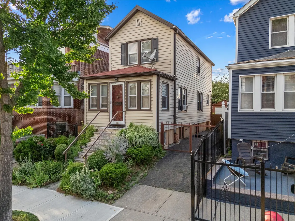 2121 Quimby AVE, Bronx, NY 10473