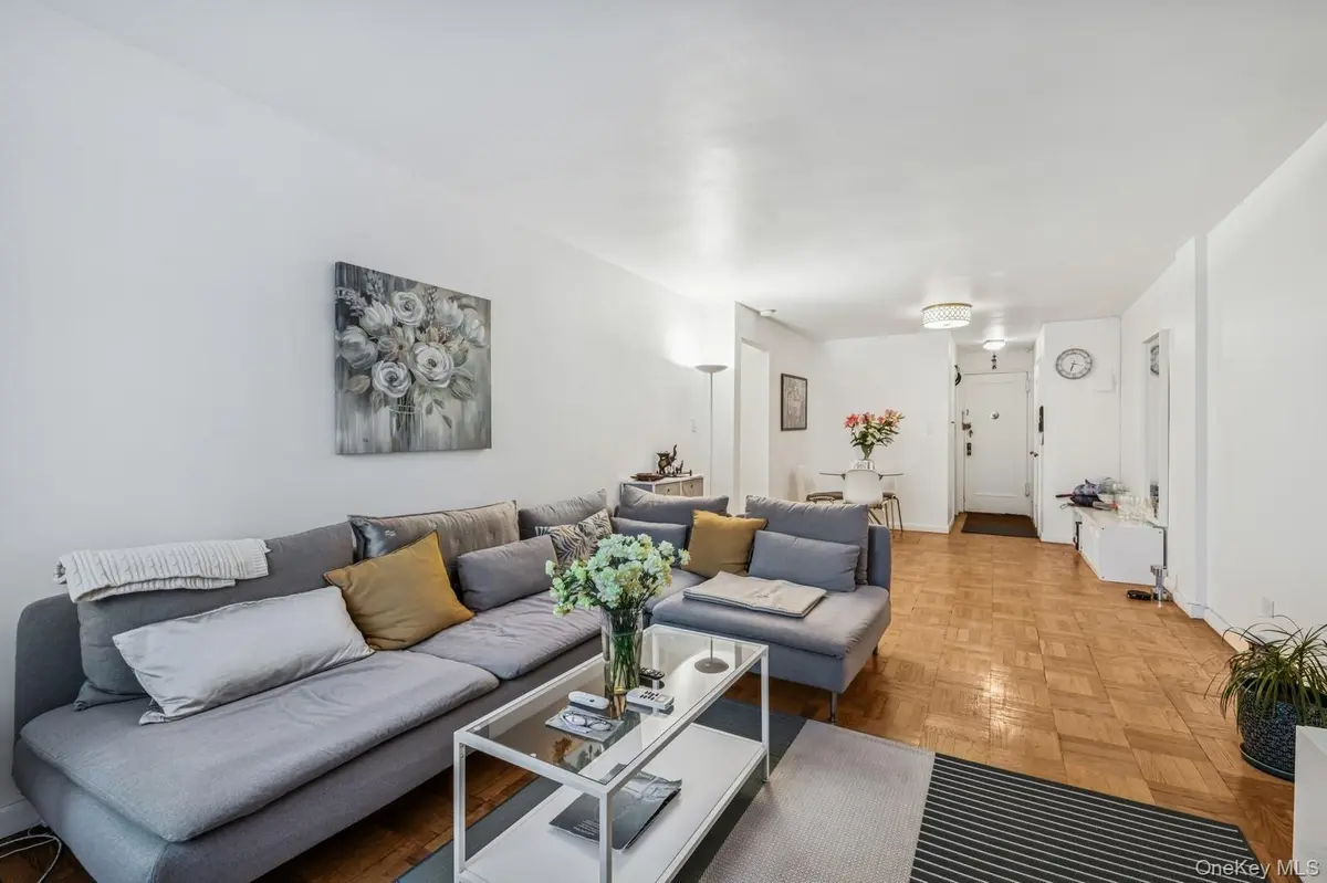 7502 Austin ST #1L, Forest Hills, NY 11375