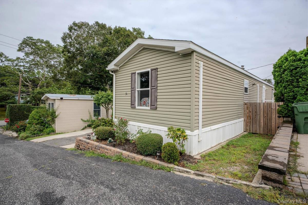 1795 Osborn AVE #54, Riverhead, NY 11901