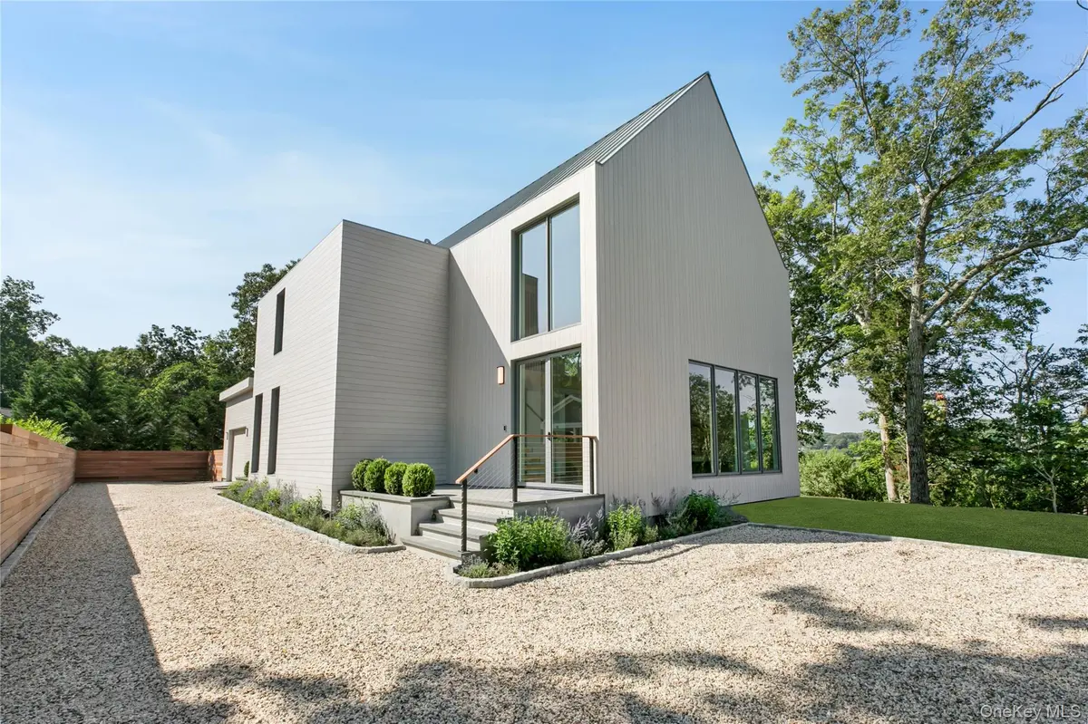 6370 Skunk LN, Cutchogue, NY 11935