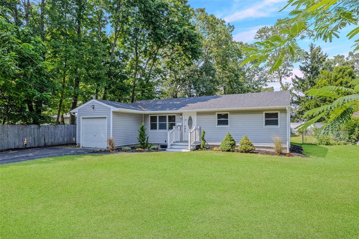 4991 Express DR, Lake Ronkonkoma, NY 11779
