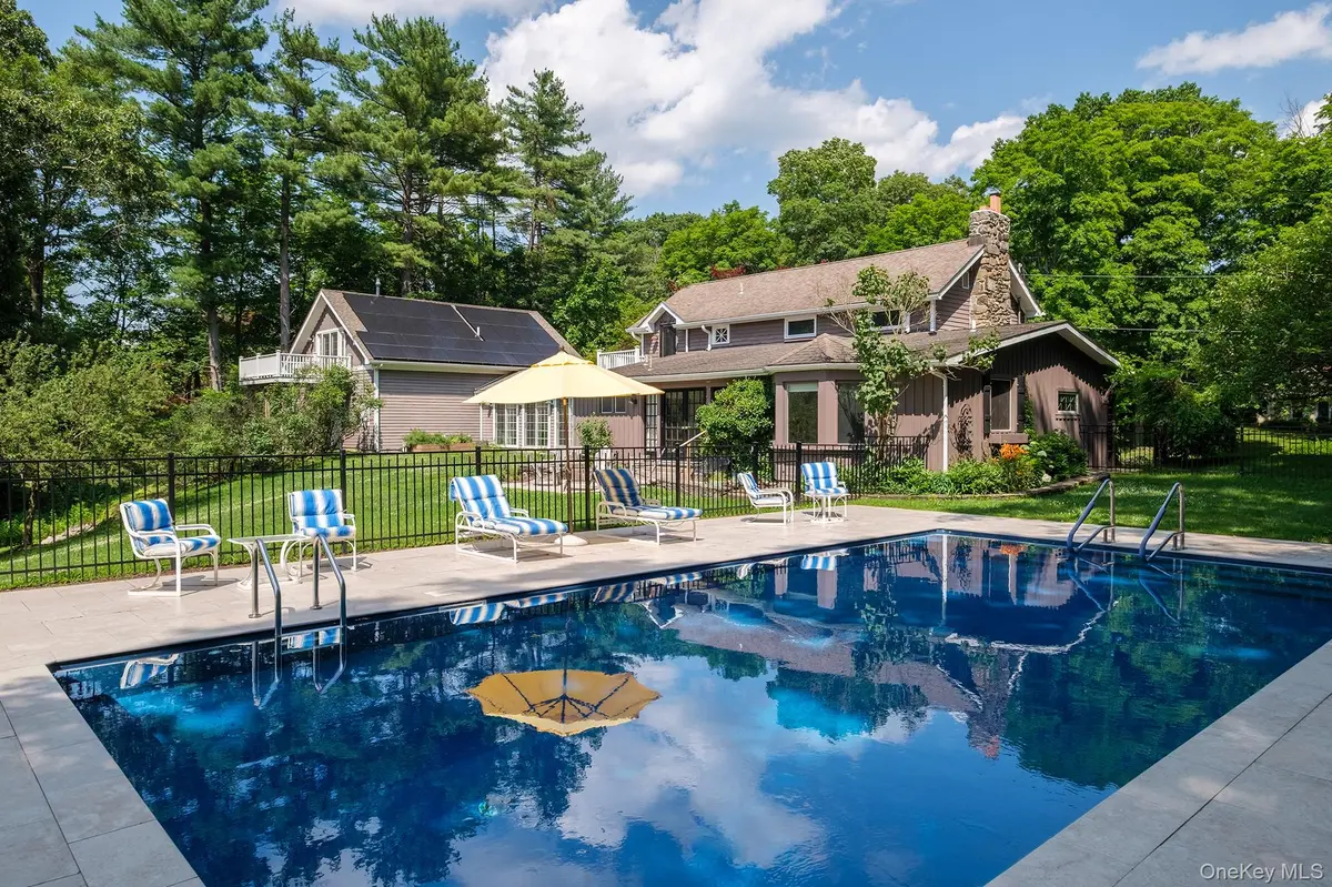 26 CURRY LN, Hyde Park, NY 12538