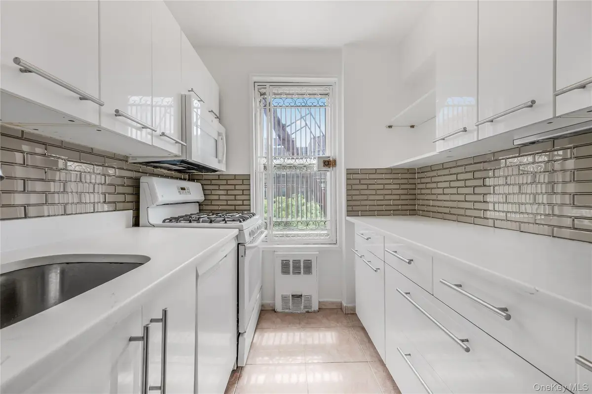 72-10 112 ST #5H, Forest Hills, NY 11375
