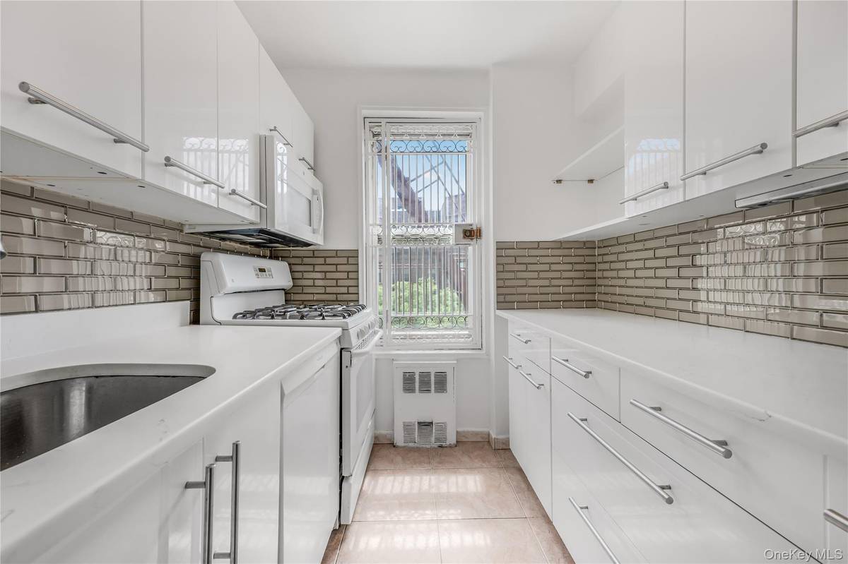 72-10 112 ST #5H, Forest Hills, NY 11375