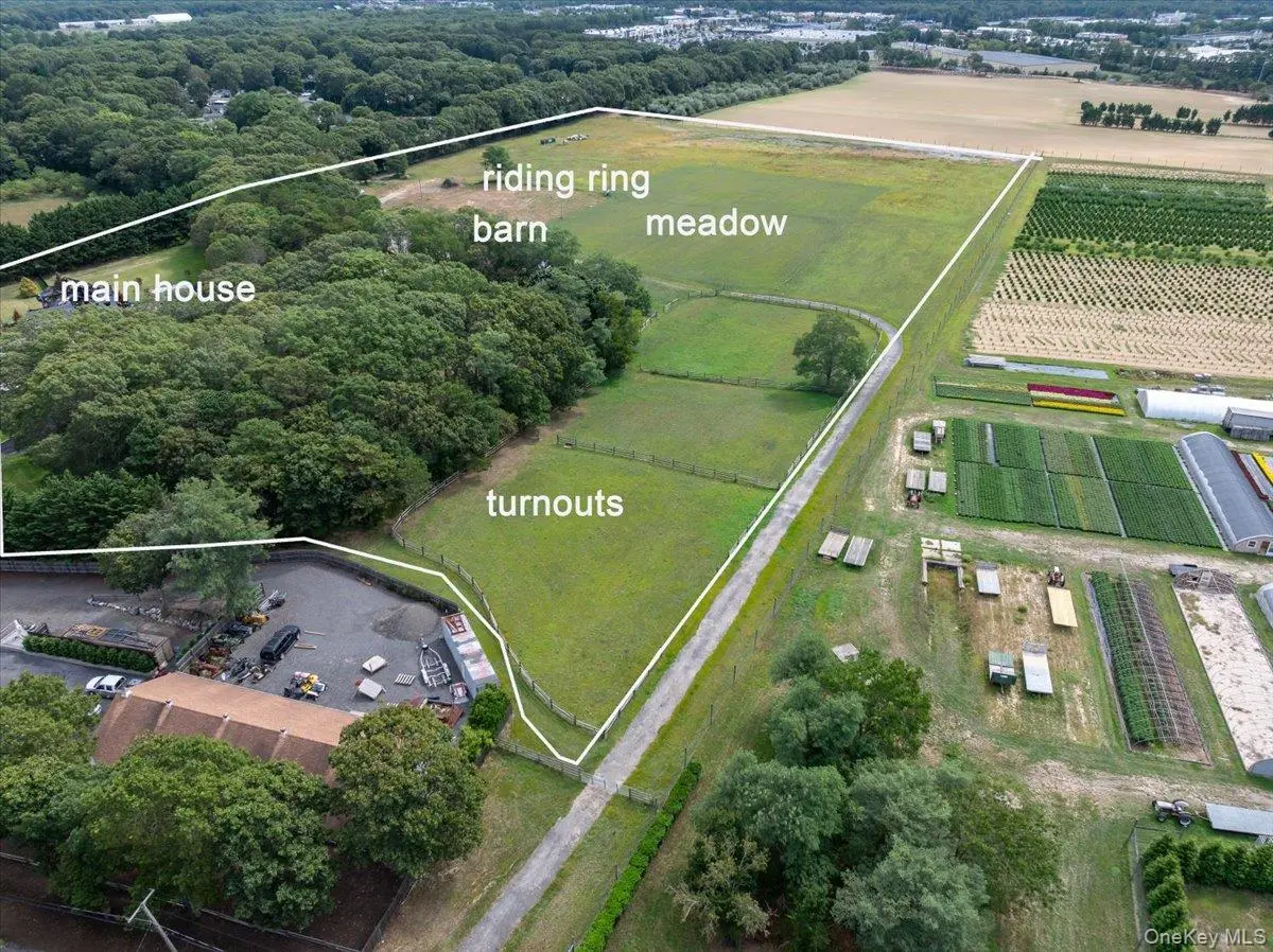 1535 Middle RD, Calverton, NY 11933