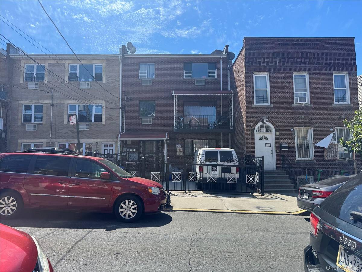 848 E 214th ST, Bronx, NY 10467
