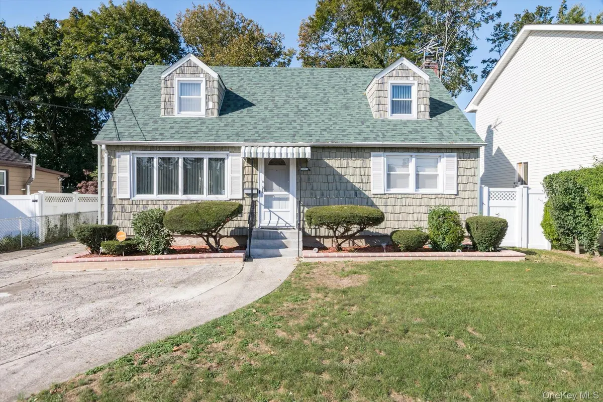472 Emerson ST, Uniondale, NY 11553