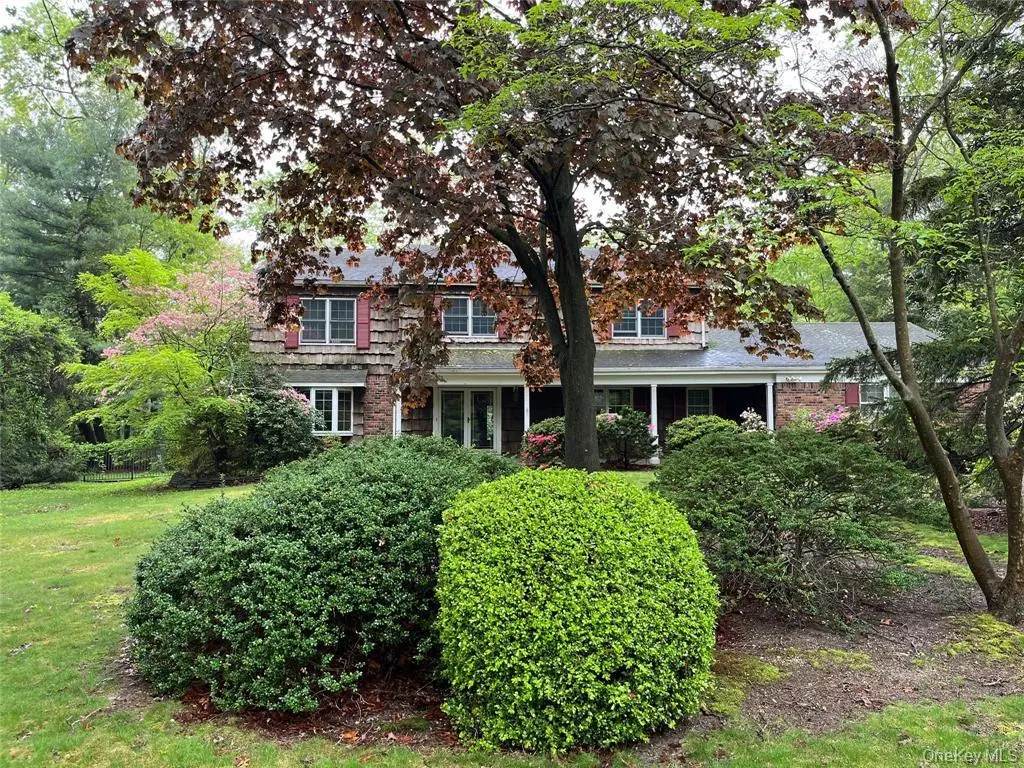 20 Blacksmith LN, East Northport, NY 11731