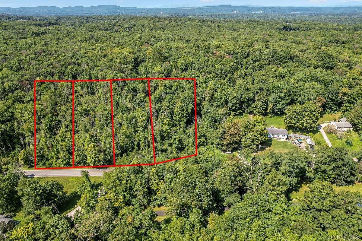 155 S Quaker LN, Hyde Park, NY 12538