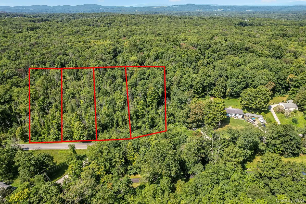 151 S Quaker LN, Hyde Park, NY 12538